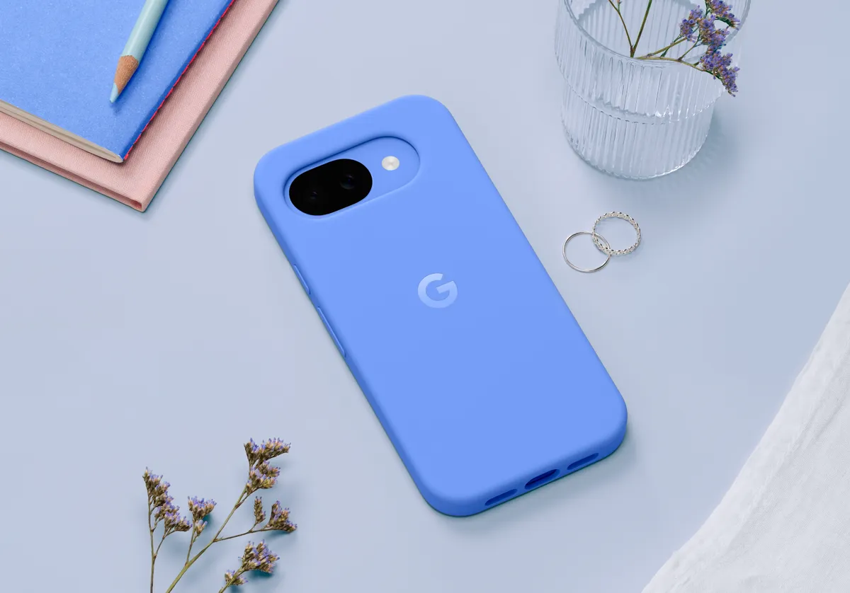 ラベンダーのPixel 10aと純正ケース